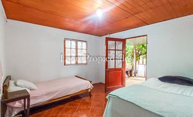 Leon Propiedades vende  casa en sitio en Sector Lo Águila.