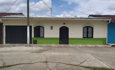 CASA EN HOLGUIN/LA VICTORIA