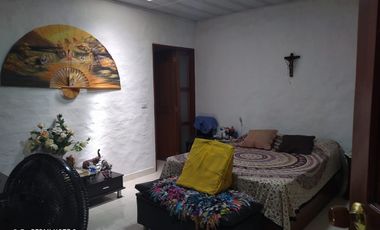 CASA EN HOLGUIN/LA VICTORIA