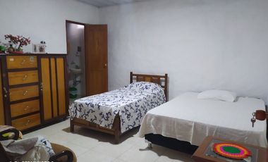CASA EN HOLGUIN/LA VICTORIA