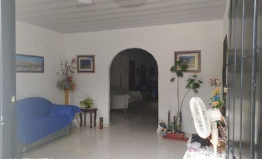 CASA EN HOLGUIN/LA VICTORIA