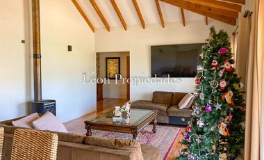 Leon Propiedades vende o arrienda con compromiso de compra, parcela con casa en sector el Pangal, Curacaví.