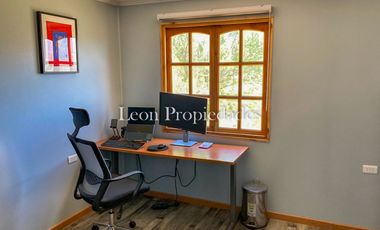 Leon Propiedades vende o arrienda con compromiso de compra, parcela con casa en sector el Pangal, Curacaví.