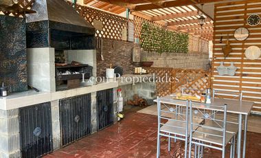 Leon Propiedades vende o arrienda con compromiso de compra, parcela con casa en sector el Pangal, Curacaví.