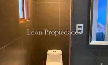 Leon Propiedades vende o arrienda con compromiso de compra, parcela con casa en sector el Pangal, Curacaví.