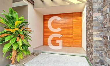 Casa en Venta en Cancun en Residencial Lagos del Sol con Alberca