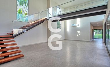 Casa en Venta en Cancun en Residencial Lagos del Sol con Alberca