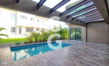 Casa en Venta en Cancun en Residencial Lagos del Sol con Alberca