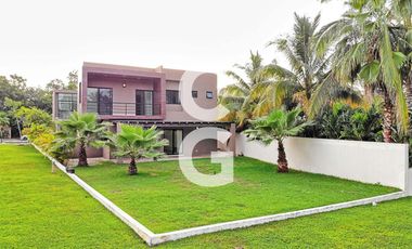 Casa en Venta en Cancun en Residencial Lagos del Sol con Alberca