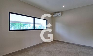 Casa en Venta en Cancun en Residencial Lagos del Sol con Alberca