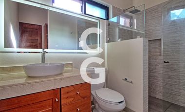 Casa en Venta en Cancun en Residencial Lagos del Sol con Alberca