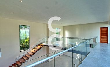 Casa en Venta en Cancun en Residencial Lagos del Sol con Alberca