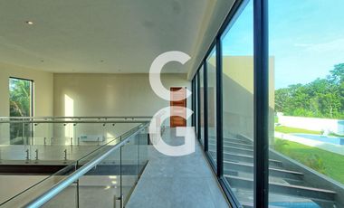 Casa en Venta en Cancun en Residencial Lagos del Sol con Alberca