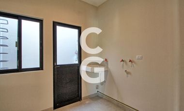 Casa en Venta en Cancun en Residencial Lagos del Sol con Alberca