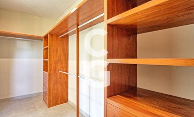 Casa en Venta en Cancun en Residencial Lagos del Sol con Alberca