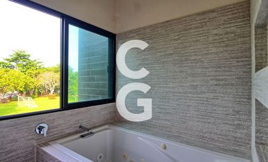 Casa en Venta en Cancun en Residencial Lagos del Sol con Alberca