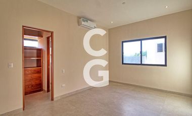 Casa en Venta en Cancun en Residencial Lagos del Sol con Alberca