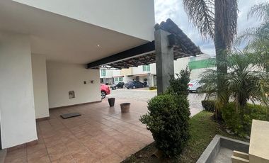 VENTA DE HERMOSA CASA CERCA DEL PERIFERICO EN FRACCIONAMIENTO
