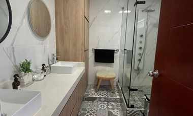 VENDO TRIPLEX 342M2 + 2 ESTACIONAMIENTOS EN URB. VALLE HERMOSO /SANTIAGO DE SURCO