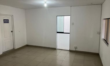 ALQUILO EXCELENTE LOCAL COMERCIAL DE TRES PISOS EN AVENIDA EN SAN ISIDRO