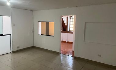ALQUILO EXCELENTE LOCAL COMERCIAL DE TRES PISOS EN AVENIDA EN SAN ISIDRO