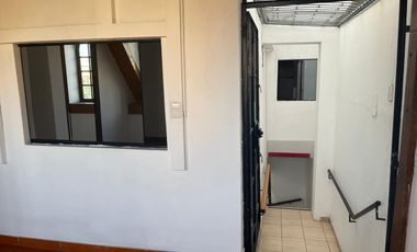 ALQUILO EXCELENTE LOCAL COMERCIAL DE TRES PISOS EN AVENIDA EN SAN ISIDRO