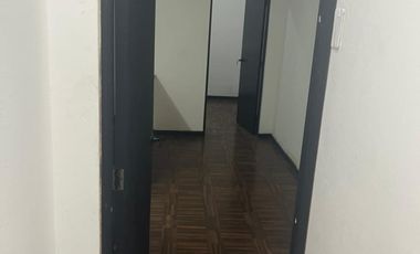ALQUILO EXCELENTE LOCAL COMERCIAL DE TRES PISOS EN AVENIDA EN SAN ISIDRO