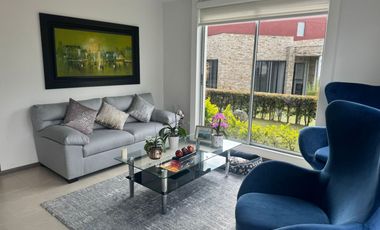 CASA ESQUINERA EN UNO DE LOS MEJORES CONJUNTOS DE LA FLORIDA