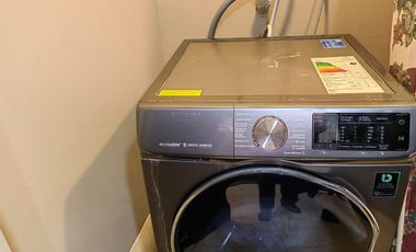 Suite amoblada y esquinera de alquiler en Puerto Santa Ana, Frente al Río.