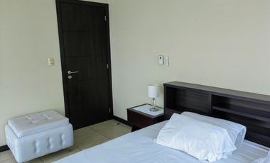 Suite amoblada y esquinera de alquiler en Puerto Santa Ana, Frente al Río.