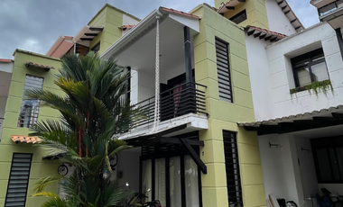 Increible casa en venta de tres niveles en la mejor ubicación de villavicencio!