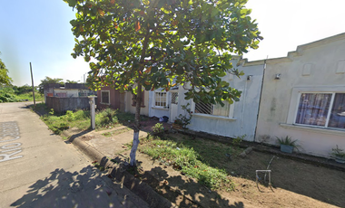 Excelente casa en Remante Bancario