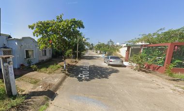 Excelente casa en Remante Bancario