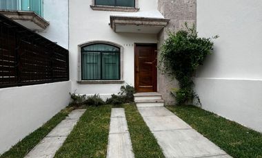 Se vende casa recién remodelada en la Colonia Atlas