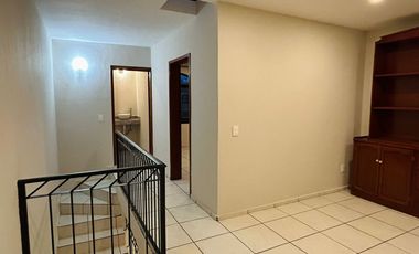 Se vende casa recién remodelada en la Colonia Atlas