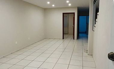 Se vende casa recién remodelada en la Colonia Atlas