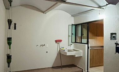Se vende casa recién remodelada en la Colonia Atlas
