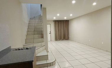 Se vende casa recién remodelada en la Colonia Atlas