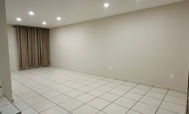 Se vende casa recién remodelada en la Colonia Atlas