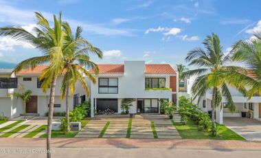 Residencia de Lujo Nueva en Los Tigres | 4 Recámaras, Cine, Alberca, Paneles Solares Modern Luxury New Home in Los Tigres | 4 Beds Nuevo Vallarta