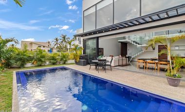 Residencia de Lujo Nueva en Los Tigres | 4 Recámaras, Cine, Alberca, Paneles Solares Modern Luxury New Home in Los Tigres | 4 Beds Nuevo Vallarta