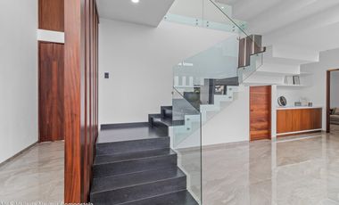 Residencia de Lujo Nueva en Los Tigres | 4 Recámaras, Cine, Alberca, Paneles Solares Modern Luxury New Home in Los Tigres | 4 Beds Nuevo Vallarta