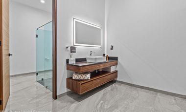 Residencia de Lujo Nueva en Los Tigres | 4 Recámaras, Cine, Alberca, Paneles Solares Modern Luxury New Home in Los Tigres | 4 Beds Nuevo Vallarta
