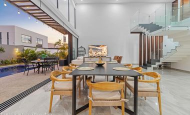 Residencia de Lujo Nueva en Los Tigres | 4 Recámaras, Cine, Alberca, Paneles Solares Modern Luxury New Home in Los Tigres | 4 Beds Nuevo Vallarta