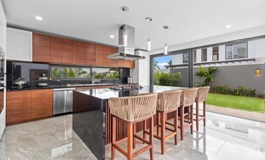 Residencia de Lujo Nueva en Los Tigres | 4 Recámaras, Cine, Alberca, Paneles Solares Modern Luxury New Home in Los Tigres | 4 Beds Nuevo Vallarta