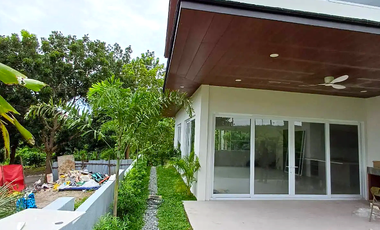 Modern House with Gardens and Pool for Sale in Manila Southwoods, Cavite