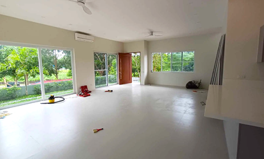 Modern House with Gardens and Pool for Sale in Manila Southwoods, Cavite