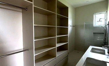 Modern House with Gardens and Pool for Sale in Manila Southwoods, Cavite