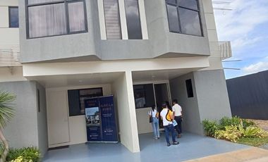 Affordable Elegance: Pre-Selling 3-Bedroom w/2T&B 1-Car Garage 2-Storey Townhouse in Gated Community with Scenic Views Aurella Ridge! Only 30K RF