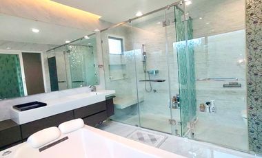 House  for sale ขาย ลดราคาพิเศษ บ้านหรูหลังมุม ที่ดินใหญ่ ถนนเมนใกล้ทะเลสาบ  ที่ ม. มัณฑนา เลค วัชรพล    Mantana Lake Watcharapol  ทำเลดีใกล้ทางด่วน